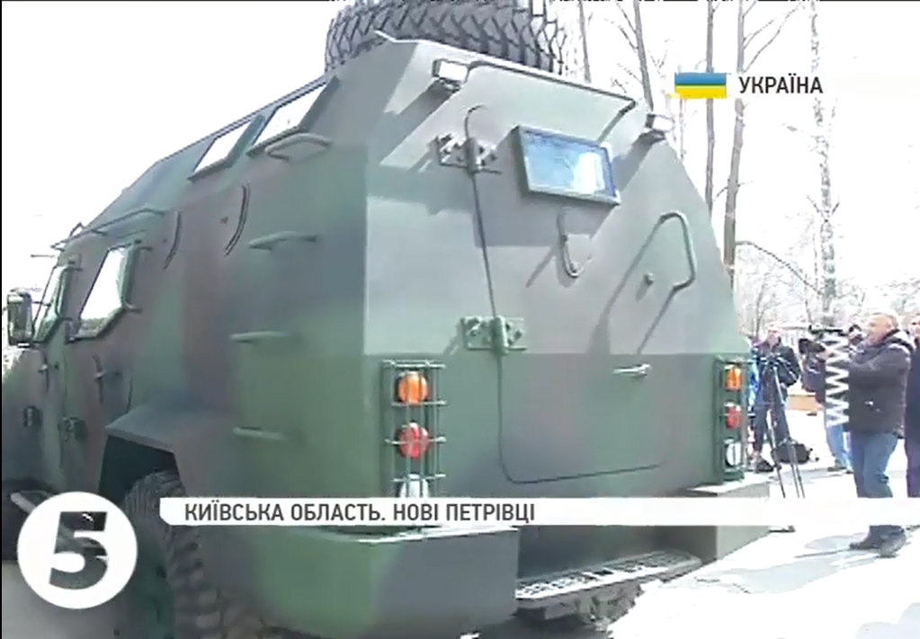 В сети показали модернизированный бронеавтомобиль "Барс-8"