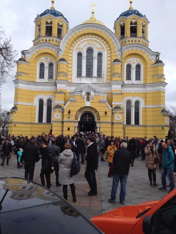 В Вербное воскресенье водители массово нарушали правила в центре Киева