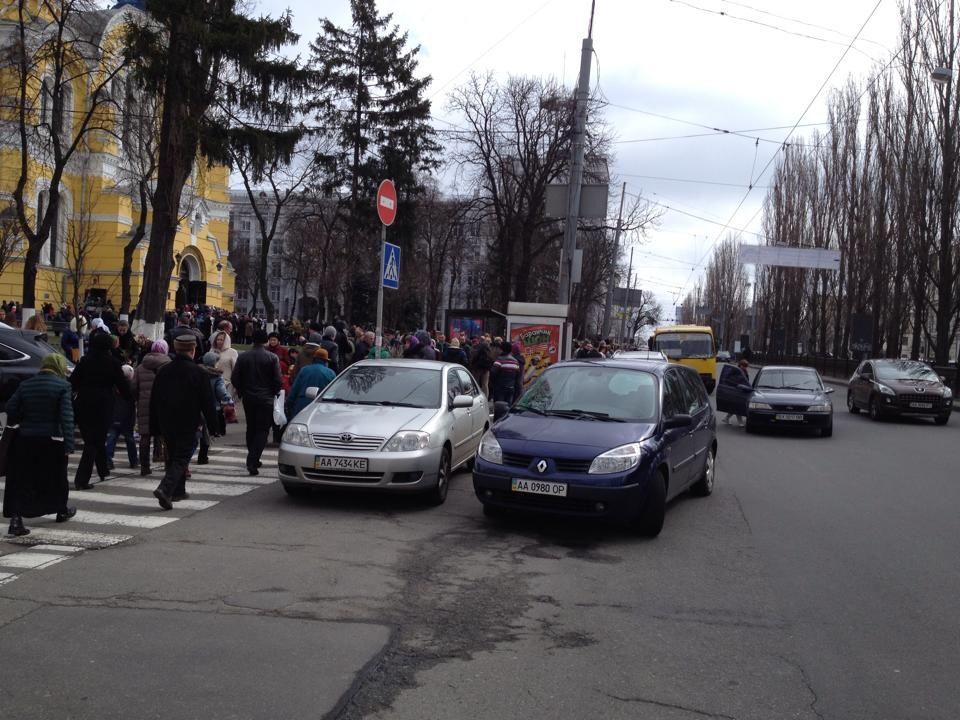 В Вербное воскресенье водители массово нарушали правила в центре Киева