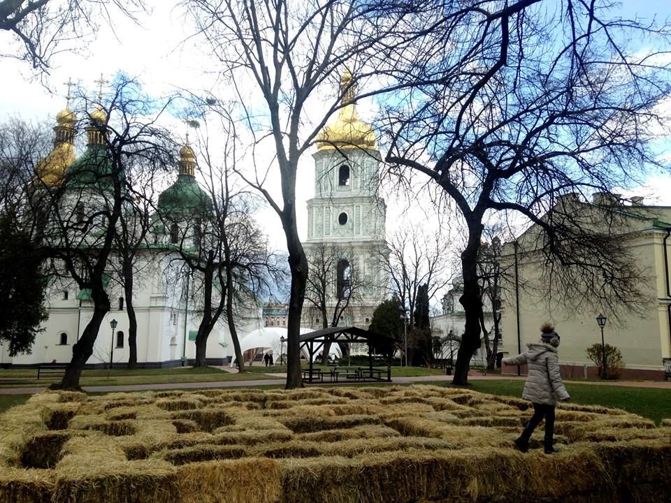 В Софии Киевской появились гигантские писанки и коридор из яиц