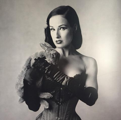 Фоторепортаж: как звёзды праздновали католическую Пасху