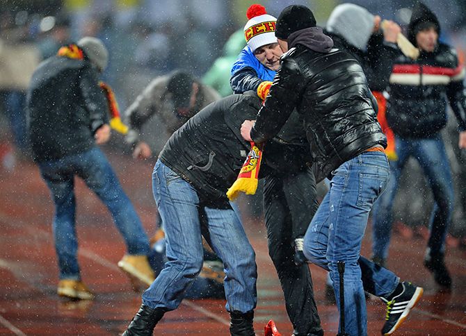Дикари: российские фанаты устроили массовое побоище на матче