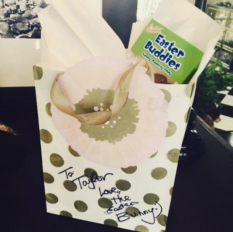 Фоторепортаж: как звёзды праздновали католическую Пасху