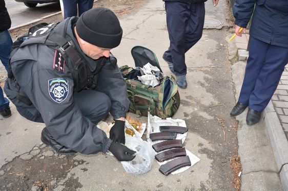 В центре Николаева задержали мужчину с целой сумкой гранат
