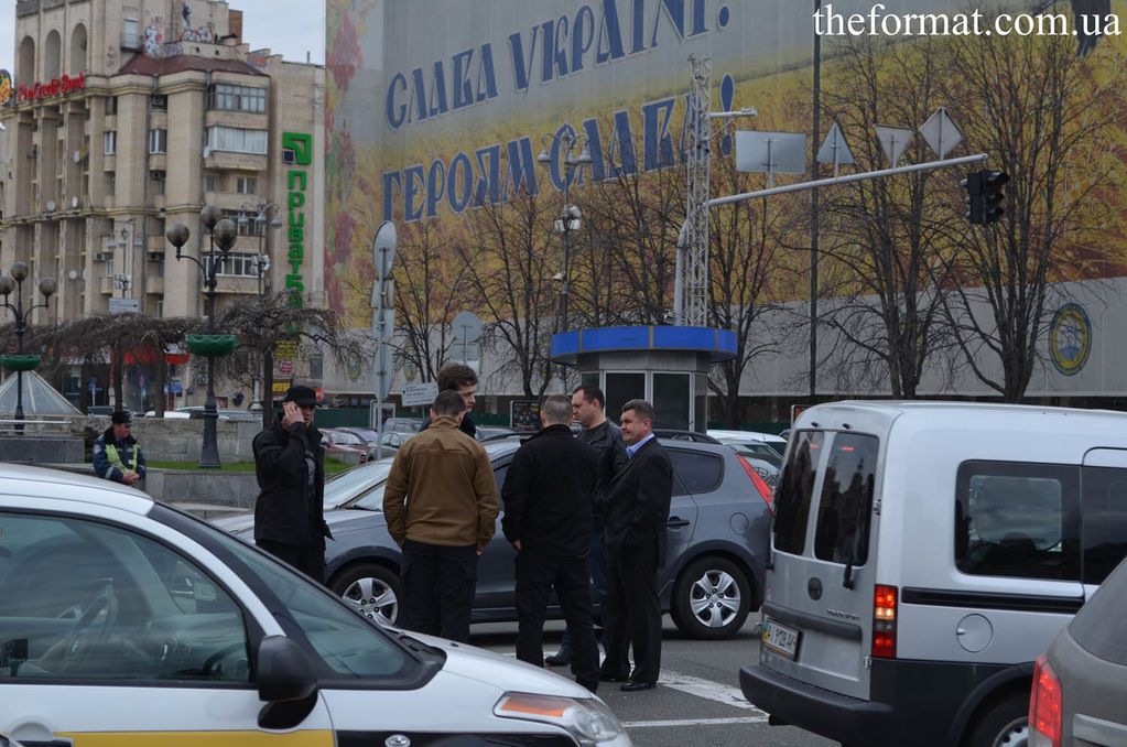 Сын Порошенко попал в ДТП на Крещатике: фотофакт
