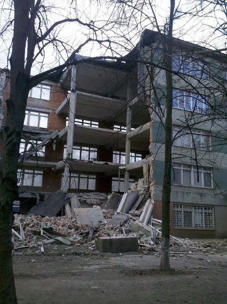 Во Львове обрушилась стена пятиэтажного офисного здания:фотофакт