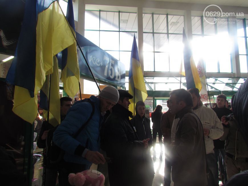 "Хто купує в терориста - той не кращий за фашиста": в Мариуполе протестовали против российских товаров