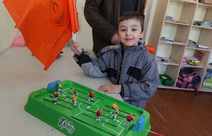 Футболисты "Шахтера" подарили частичку радости переселенцам зоны АТО