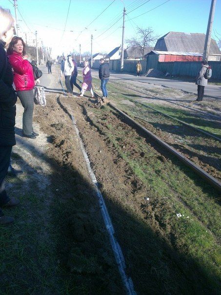 В Киеве трамвай с пассажирами сошел с рельсов: фотофакт