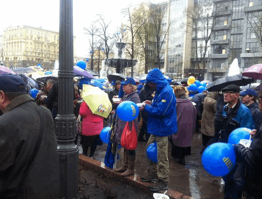 Москвичи "кинули" Жириновского и побежали за бесплатной кашей: опубликованы фото