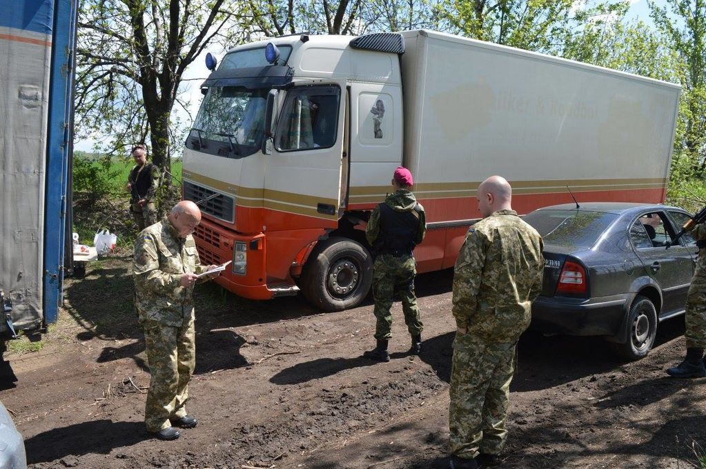 Террористы без пива: Москаль задержал 2 фуры с "пенным" напитком