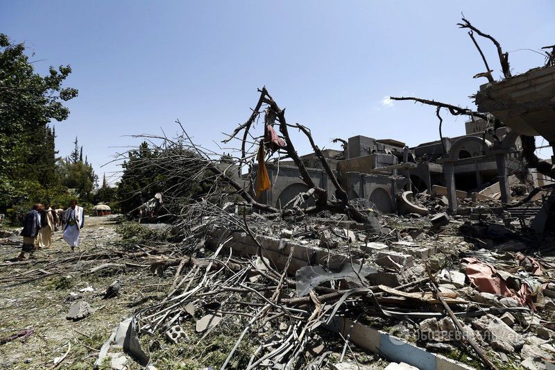 Арабская коалиция разбомбила президентский дворец в Йемене