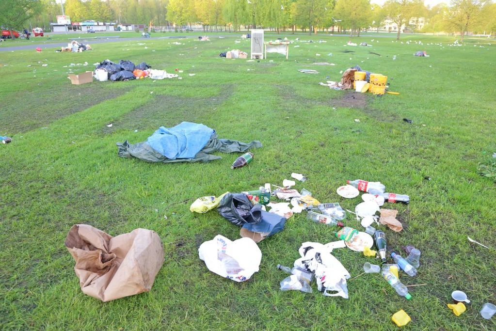 Появились фото парка в Риге после празднования "русскими" 9 мая