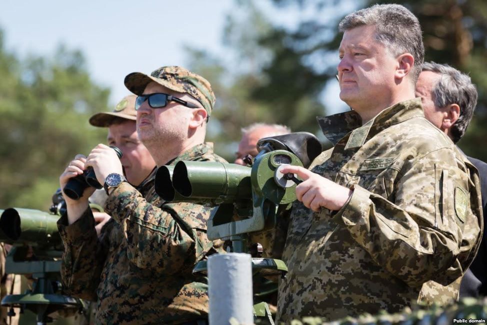 Порошенко продемонстрировали высокоточное оружие, сделанное в Украине