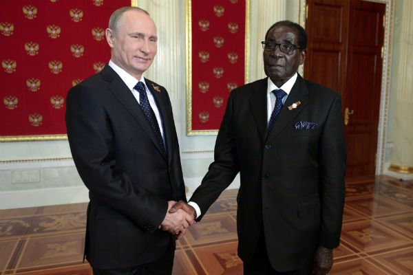 Два сапога пара: Путин появился в компании "людоеда" Мугабе – фотофакт