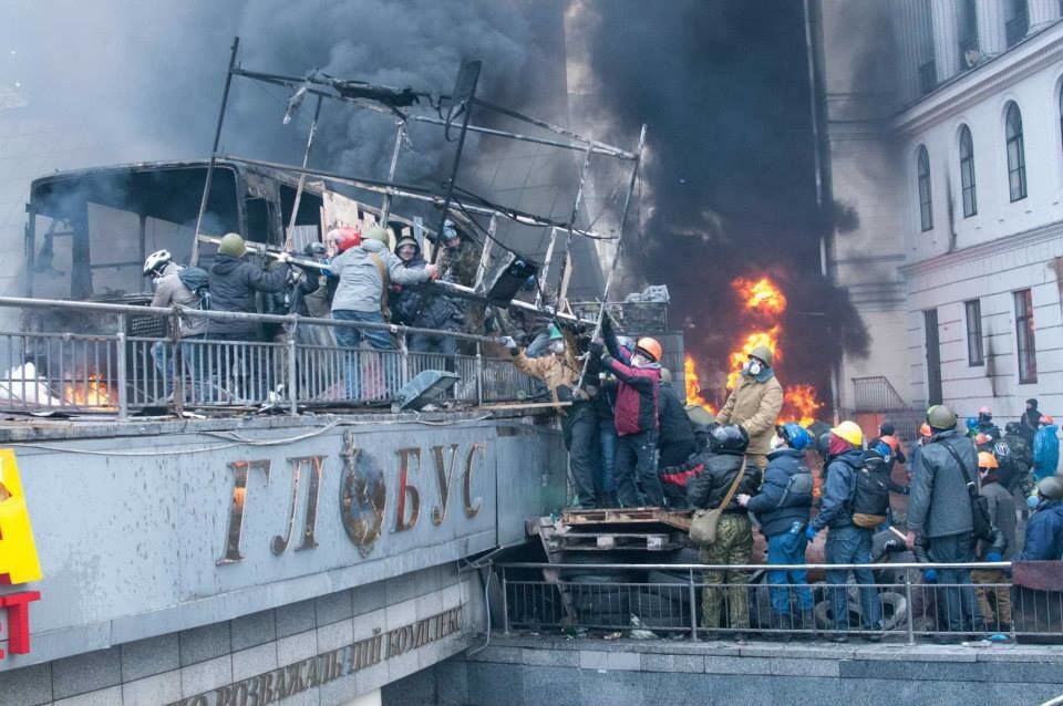 В сети появились новые фото расстрела майдановцев