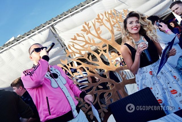 Даша Астафьева в садо-мазо образе показала фанатам средний палец