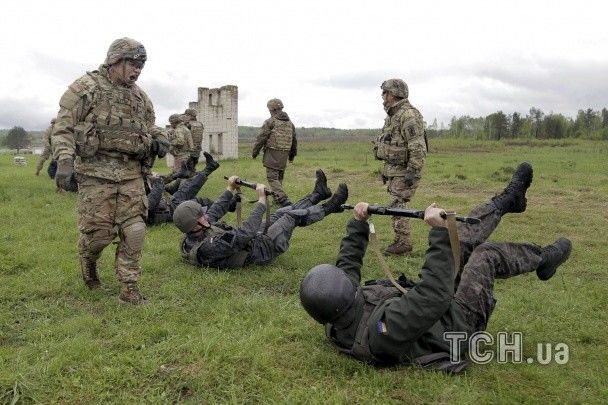 Опубликованы фото совместных учений украинских бойцов и американских десантников