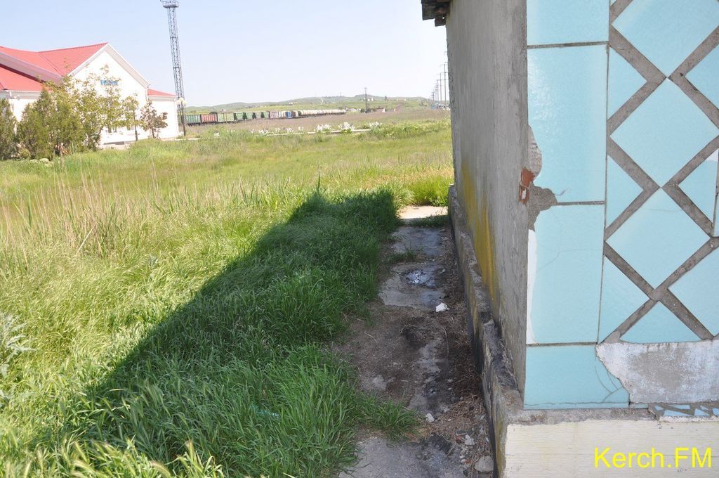 Недовго музика грала. Туалети вздовж дороги на Керченську переправу простояли менше тижня