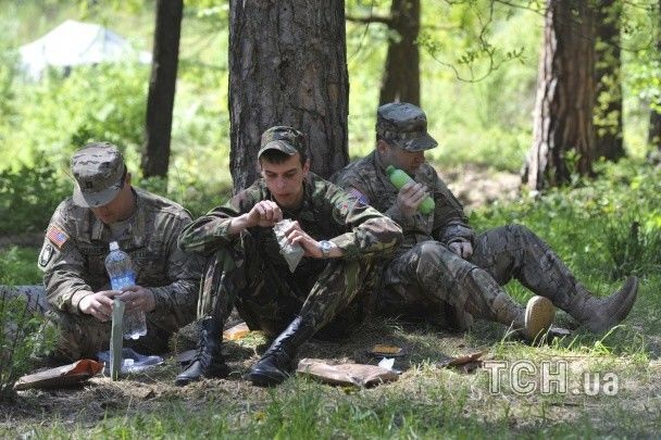 Опубликованы фото совместных учений украинских бойцов и американских десантников 