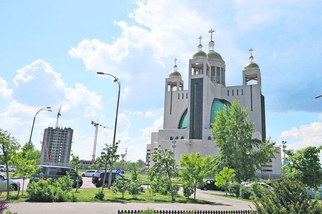 В Киеве главная святыня греко-католиков покрылась трещинами: фотофакт