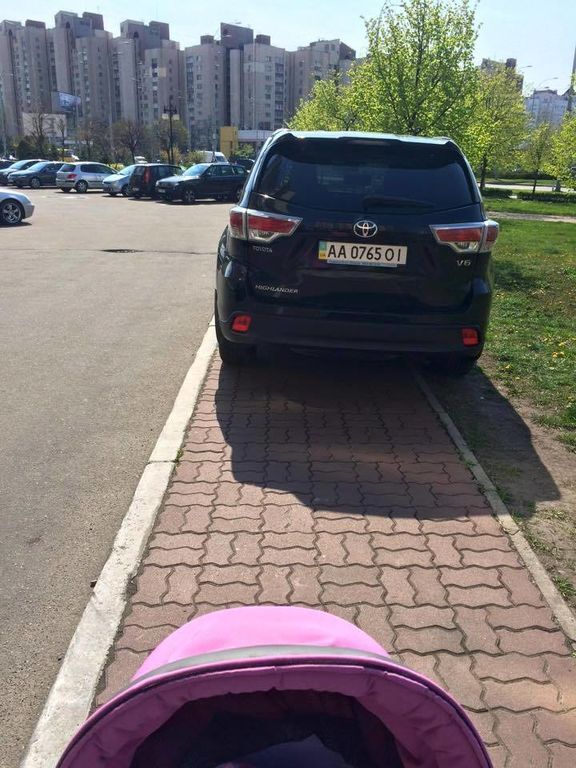В Киеве очередной "герой" допустил "самый большой грех" парковки