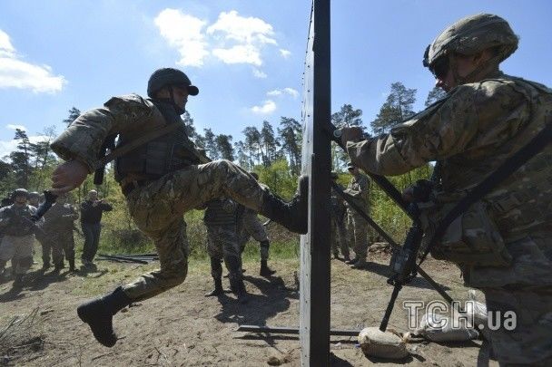 Опубликованы фото совместных учений украинских бойцов и американских десантников 