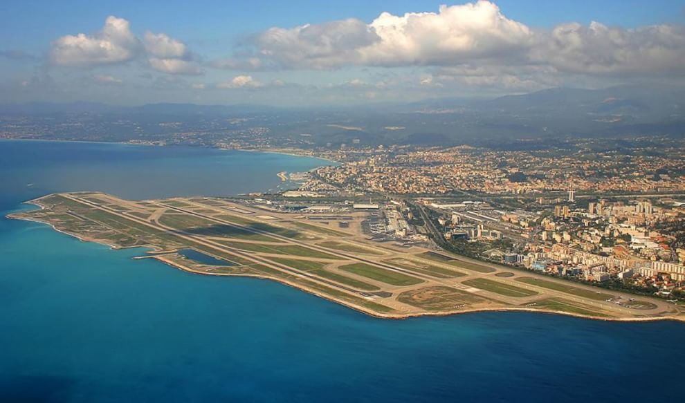 10 самых захватывающих дух аэропортов со всего мира