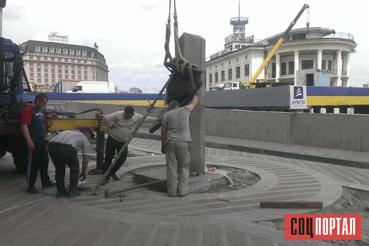 В Киев вернулся памятник первому трамваю: фотофакт