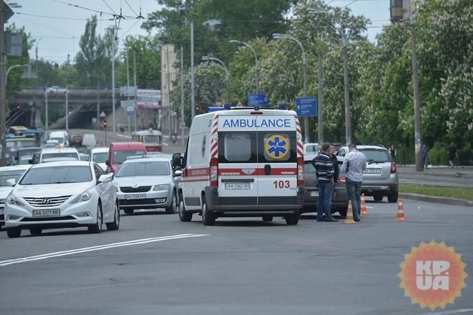 В Киеве иномарка врезалась в скорую 