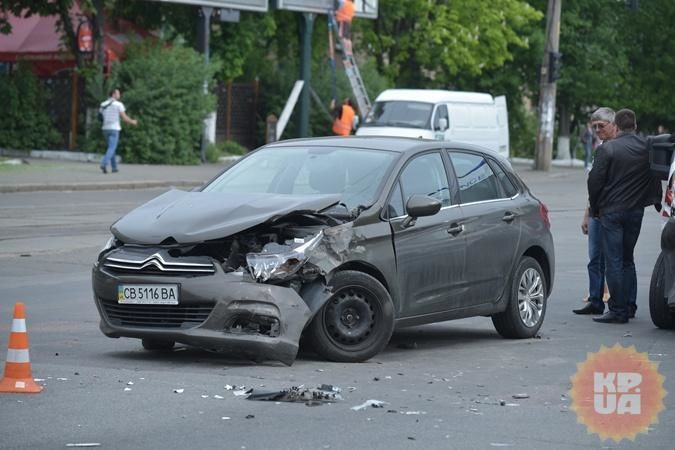 В Киеве иномарка врезалась в скорую 