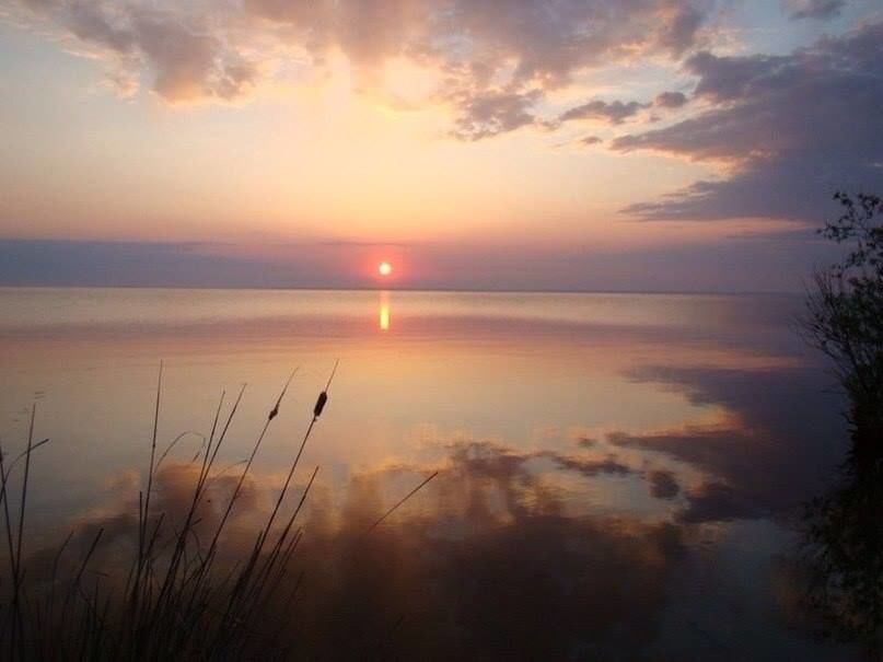 Необычный рассвет на Киевском море: опубликованы фото 