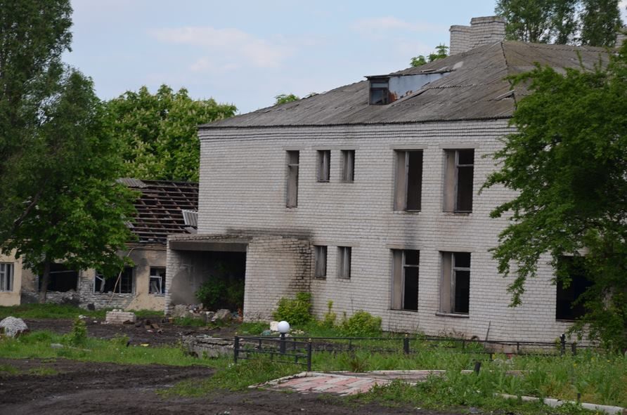 На Луганщине поселок разрушен огнем террористов