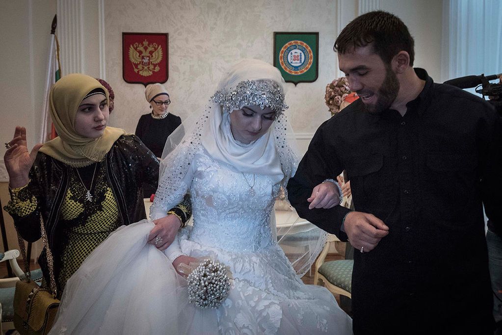 В Чечне кадыровский силовик женился на 17-летней