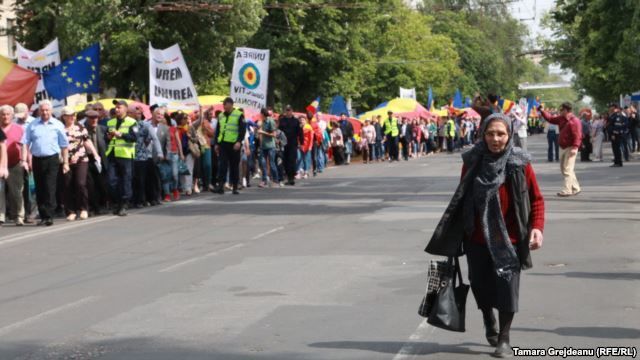 "Russia goodbye": в Кишиневе прошел марш за объединение с Румынией