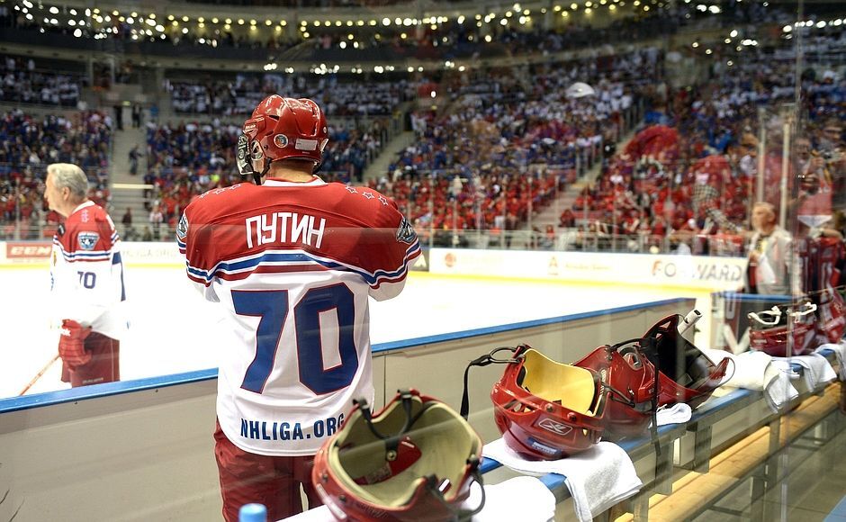 Путин сыграл в хоккей в Сочи. Опубликованы фото