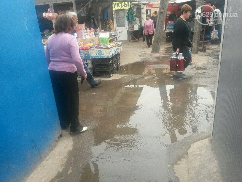 В Мариуполе фекалии затопили рынок: опубликованы фото