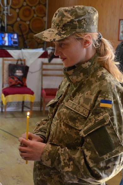 На Луганщине бойцы "Айдара" установили купол и крест на храм