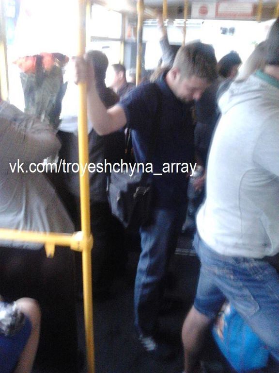 "Невозмутимый пассажир" из киевской маршрутки попал в соцсеть