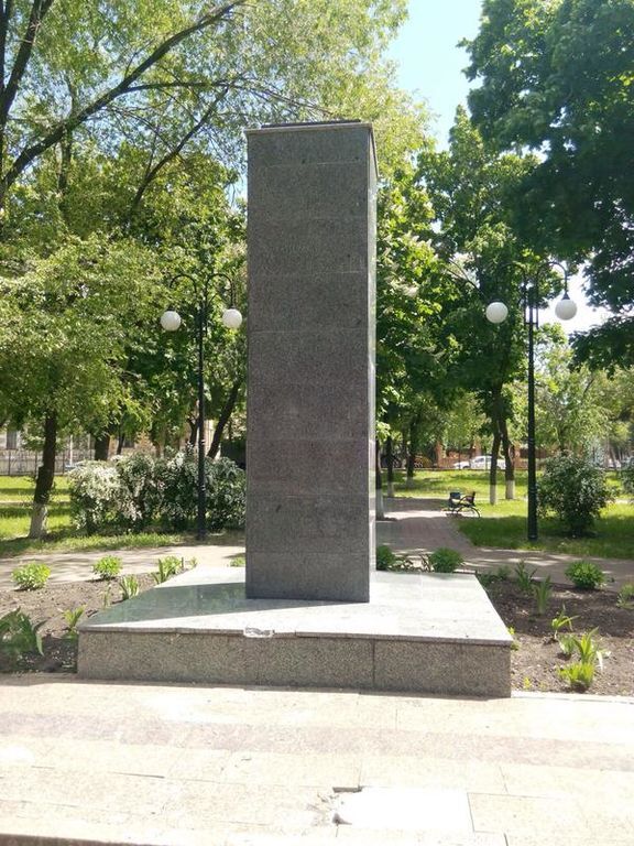 Черга Невського і Кірова: у Харкові продовжують воювати з пам'ятниками