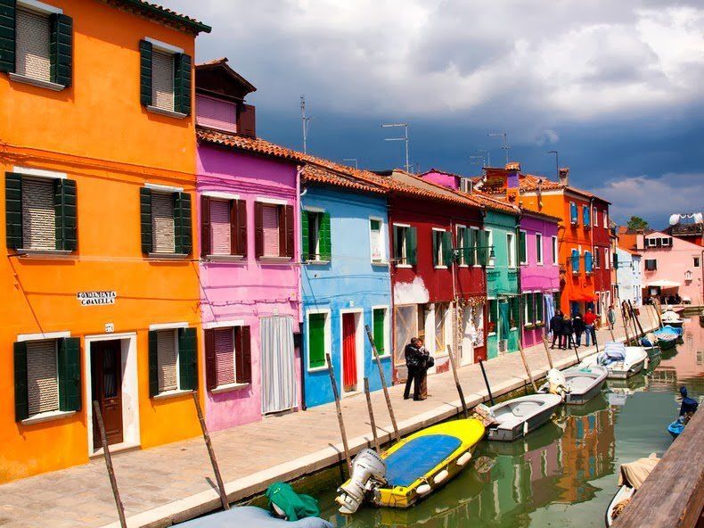 Разноцветный остров Бурано в Италии
