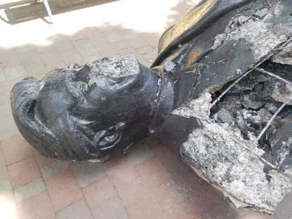 Черга Невського і Кірова: у Харкові продовжують воювати з пам'ятниками