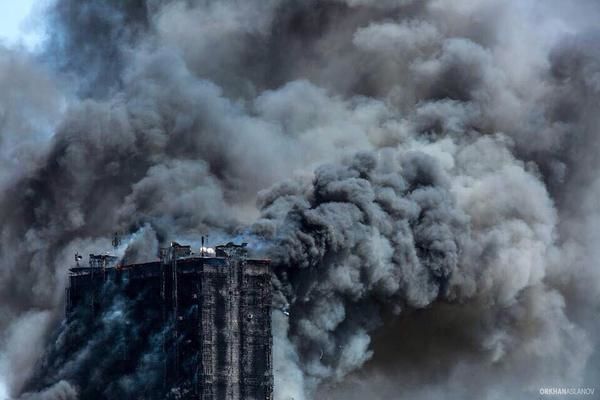 В Баку пожар в многоэтажном доме унес жизни 15 человек