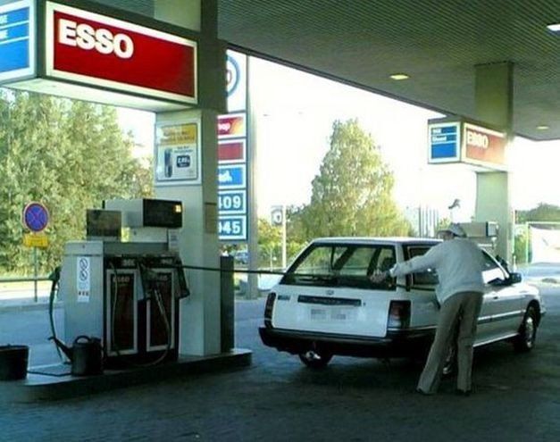 Короли бензоколонки: чудаки на заправках разрывают интернет