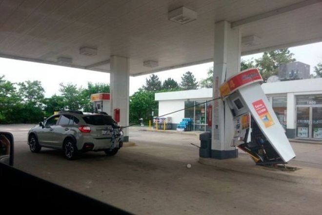 Короли бензоколонки: чудаки на заправках разрывают интернет