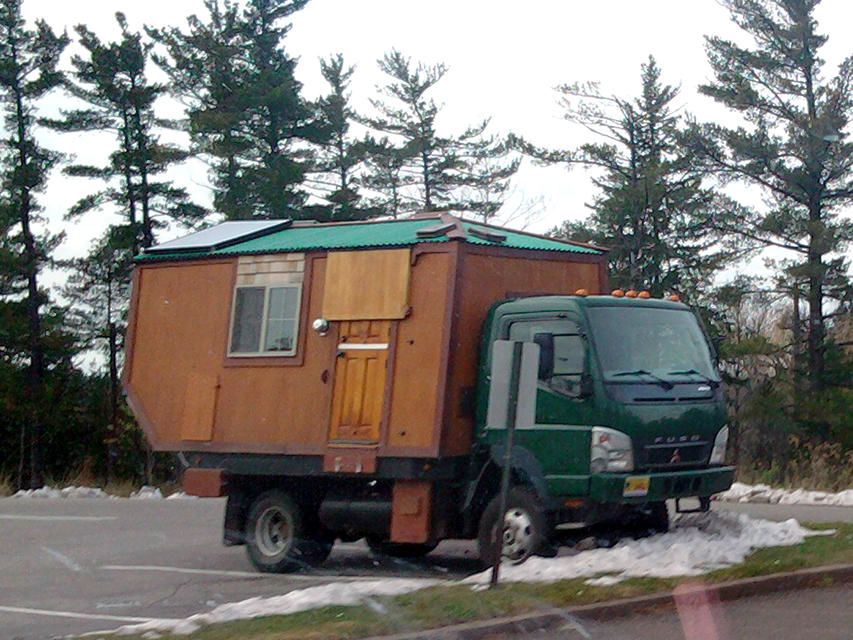 Крыша поехала: 15 способов превратить авто в дом на колесах