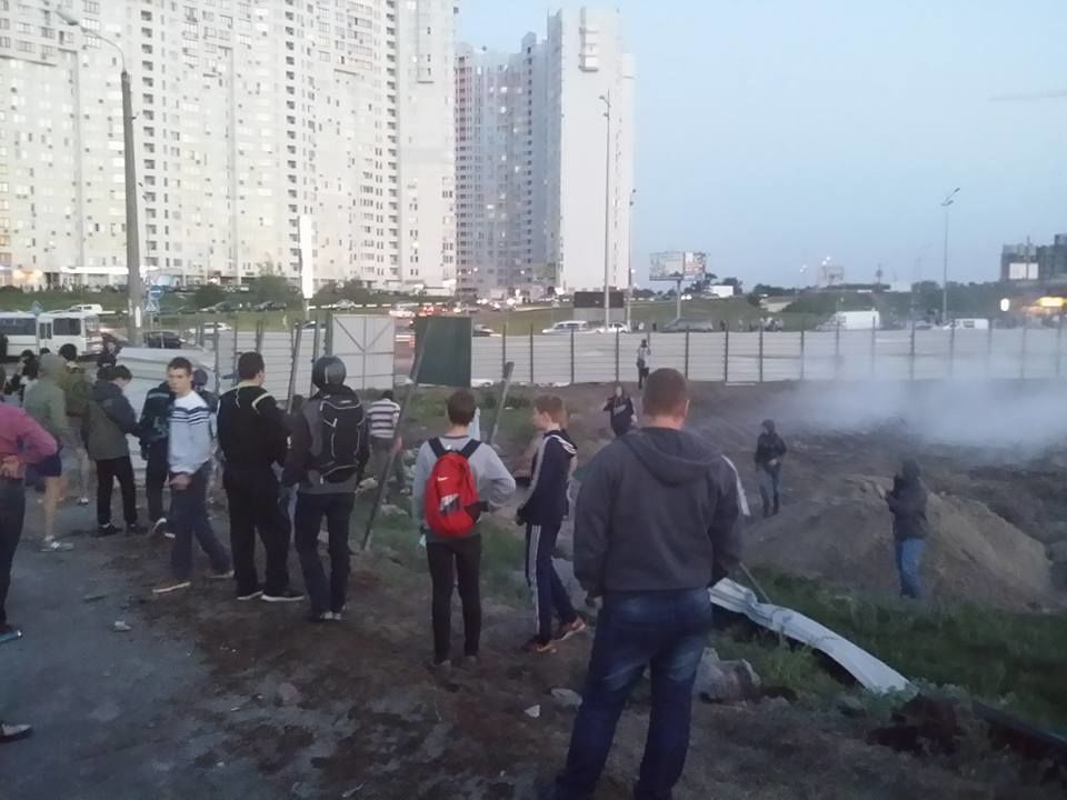 Конфликт на "Осокорках" в Киеве: хроника событий, фото и видео