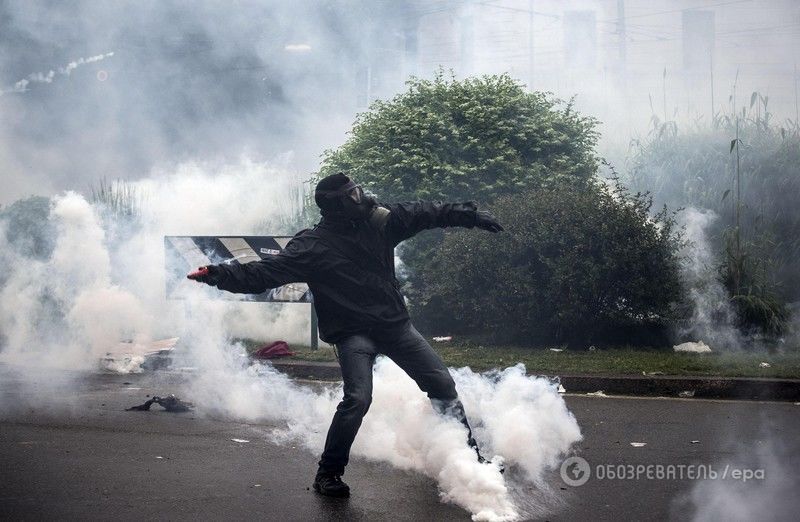 В Милане от рук антиглобалистов пострадали 11 полицейских и десятки машин