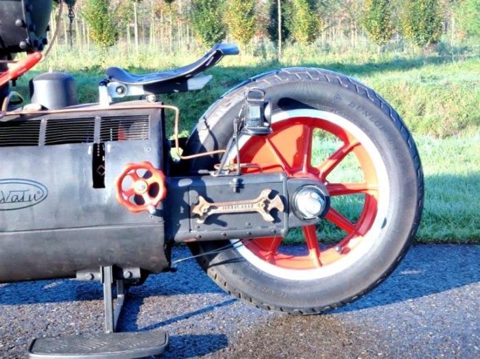Покурили: голландцы создали уникальный мотоцикл-паровоз