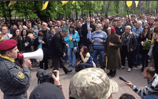 Одесса помнит: горожане вышли сразу на два митинга в память о жертвах 2 мая